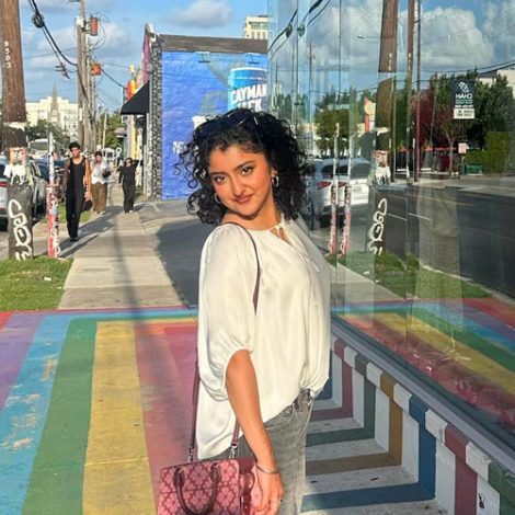 Hamnah Hammad<br />
Internship<br />
Dubai Studio<br />
Pakistani<br />
_______________________<br />
Color: Forest Green<br />
Movie: Interstellar<br />
Hobby: Swimming<br />
Food: Tacos<br />
Nickname: Hami