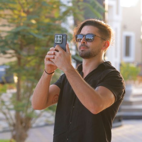 Marcial Jesús <br />
Founder / CEO<br />
Creative Director<br />
Chilean<br />
_______________________<br />
Color: Greenish blue<br />
Movie: Akira<br />
Hobby: Play with my cat<br />
Food: Red Meat<br />
Nickname: Perro