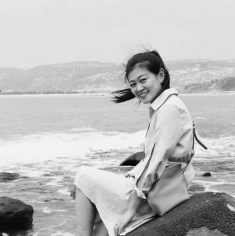 Ponyo Zhao / 赵芳波<br />
Landscape Architect<br />
景观建筑设计师<br />
Chinese 中国<br />
_______________________<br />
Color: Blue, purple, black<br />
Movie: The Legend of 1900<br />
Hobby: Watching movie<br />
Food: homemade dumplings<br />
Nickname: 波波 Bobo