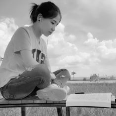 Eva Jiang / 江清霞<br />
Business Assistant<br />
商务助理<br />
Chinese 中国<br />
_______________________<br />
Color: White blue<br />
Movie: Jane eye<br />
Hobby: Play badminton <br />
Food: Spicy food<br />
Nickname: Desespoir
