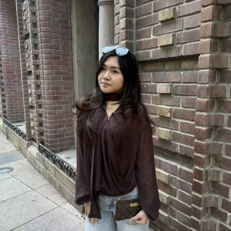 Jovine <br />
Internship <br />
Shanghai Studio<br />
Indonesian<br />
_______________________<br />
Color : Black<br />
Movie : Grown ups 2<br />
Hobby : Listening to music<br />
Food : Any indonesian food<br />
Nickname : Jov